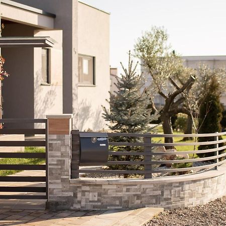 Villa Lily Galizana Luaran gambar